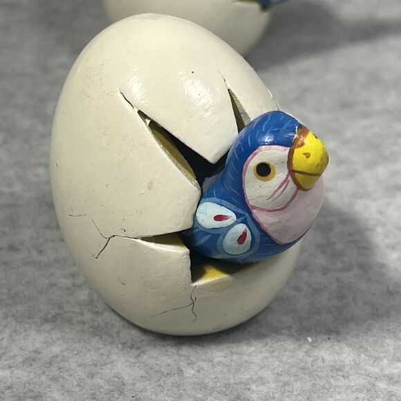 Vintage Hand Painted Parrot Figurines Set Cracking Out of Egg Bird Collectibles - Picture 6 of 16